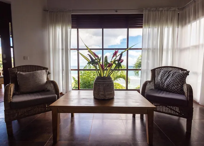 De Jardin Self-catering Villa Port Glaud