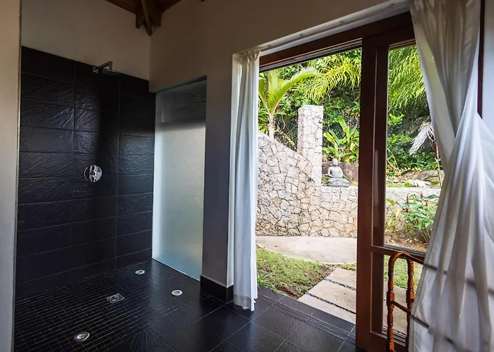 De Jardin Self-catering Port Glaud