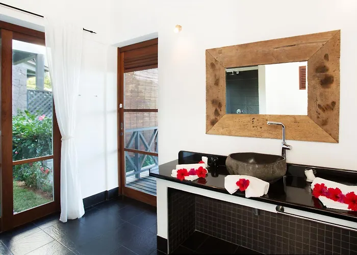De Jardin Self-catering * Port Glaud